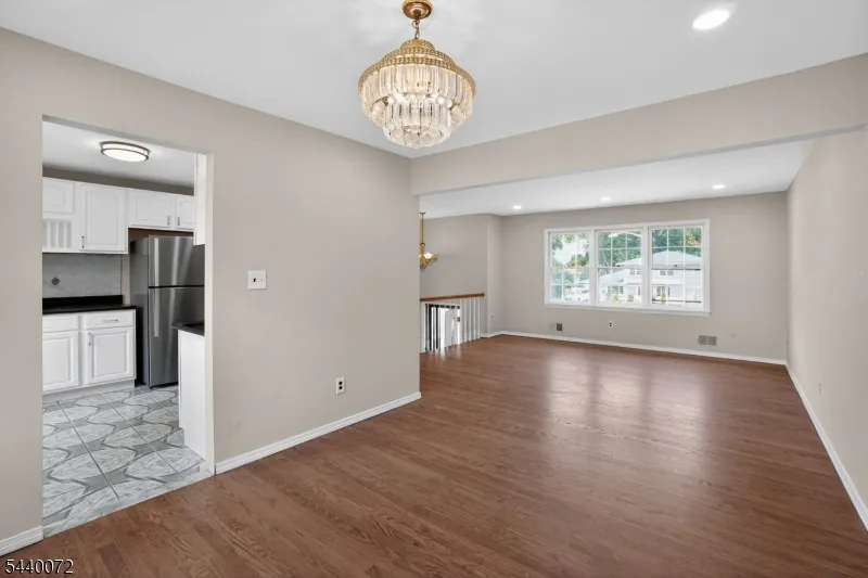 21 Ash Rd Edison, NJ 08817