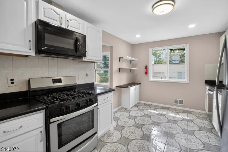 21 Ash Rd Edison, NJ 08817
