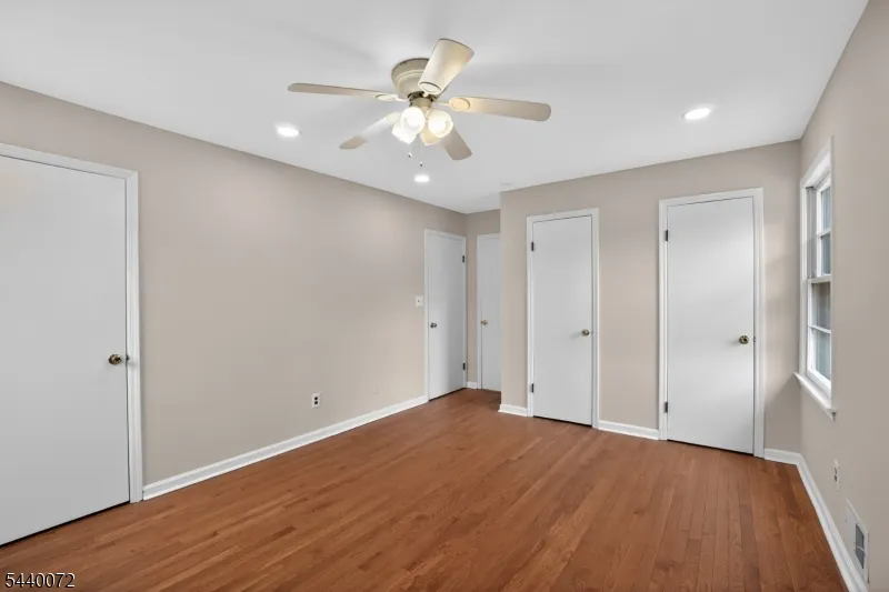 21 Ash Rd Edison, NJ 08817