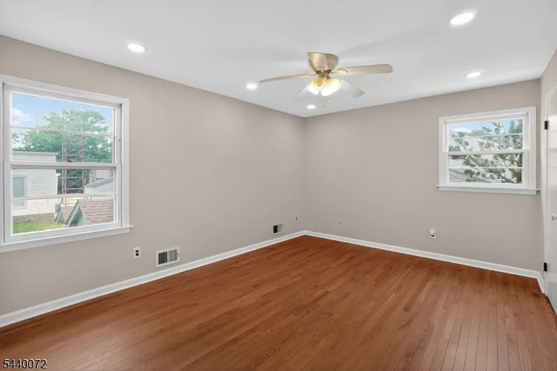 21 Ash Rd Edison, NJ 08817