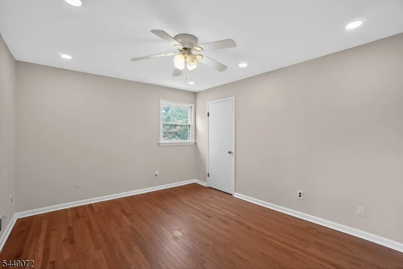 21 Ash Rd Edison, NJ 08817
