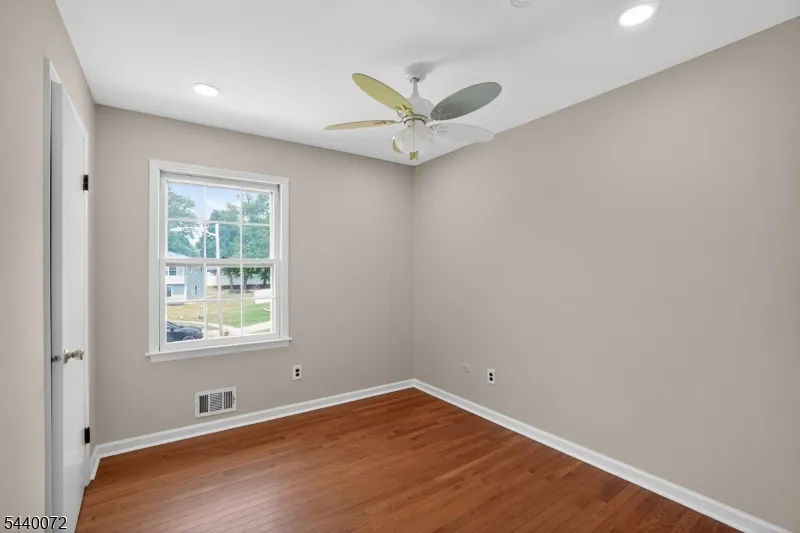 21 Ash Rd Edison, NJ 08817