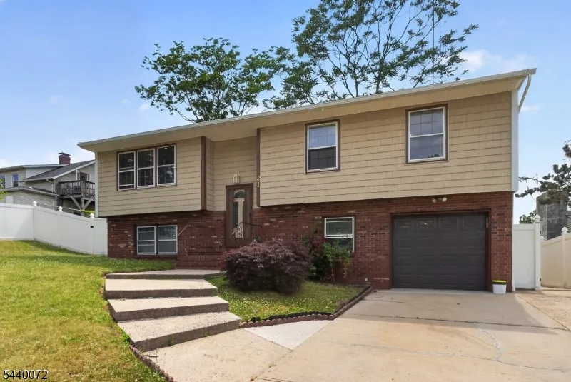 21 Ash Rd Edison, NJ 08817