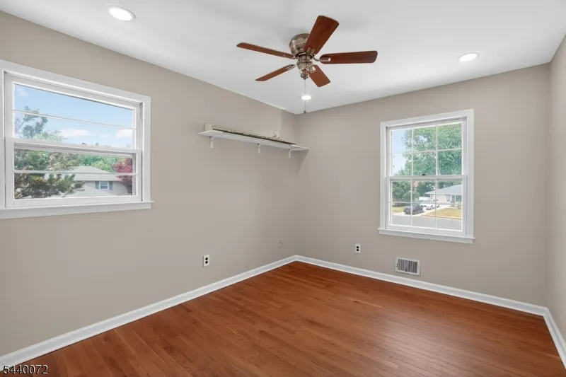 21 Ash Rd Edison, NJ 08817