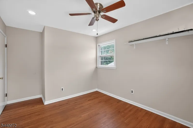 21 Ash Rd Edison, NJ 08817