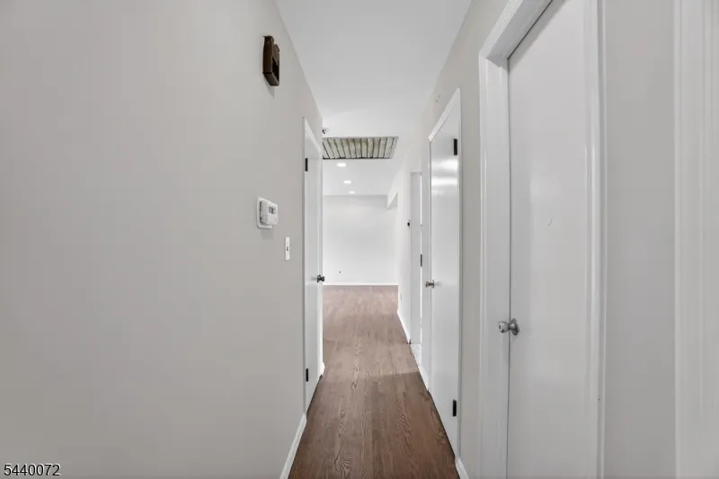 21 Ash Rd Edison, NJ 08817