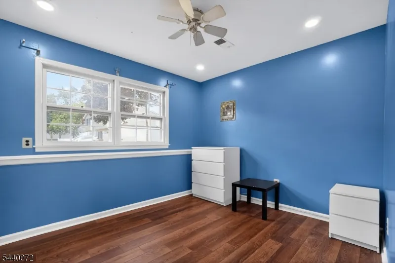 21 Ash Rd Edison, NJ 08817