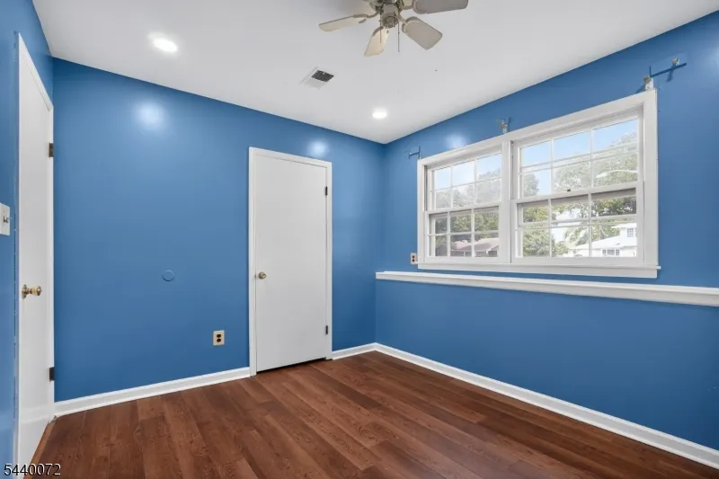 21 Ash Rd Edison, NJ 08817