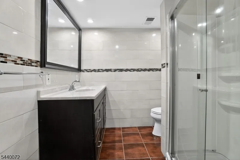 21 Ash Rd Edison, NJ 08817