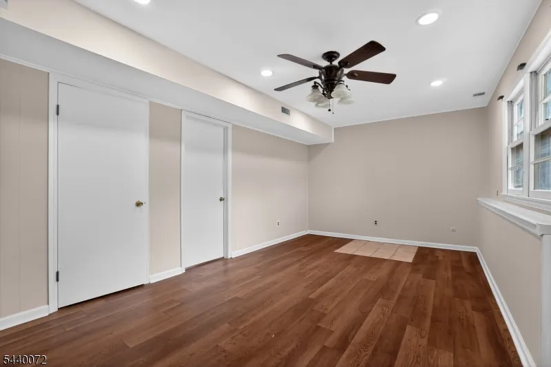 21 Ash Rd Edison, NJ 08817