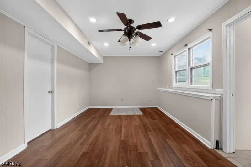 21 Ash Rd Edison, NJ 08817