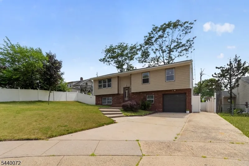 21 Ash Rd Edison, NJ 08817