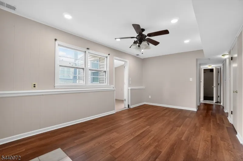 21 Ash Rd Edison, NJ 08817