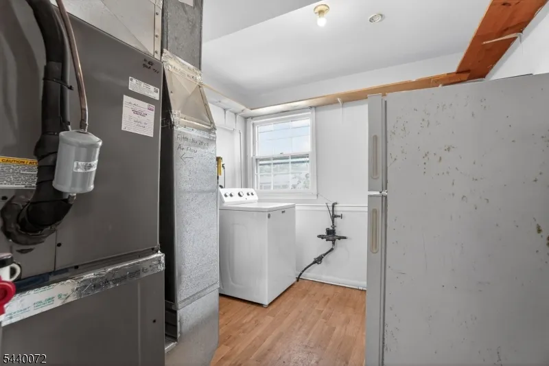 21 Ash Rd Edison, NJ 08817