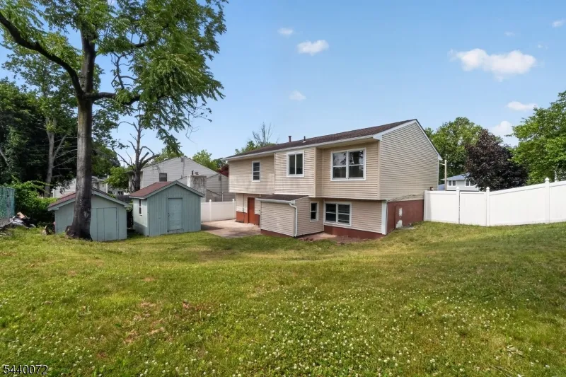 21 Ash Rd Edison, NJ 08817