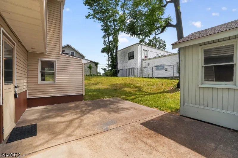 21 Ash Rd Edison, NJ 08817