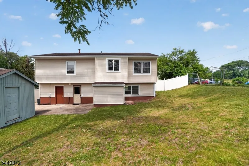 21 Ash Rd Edison, NJ 08817