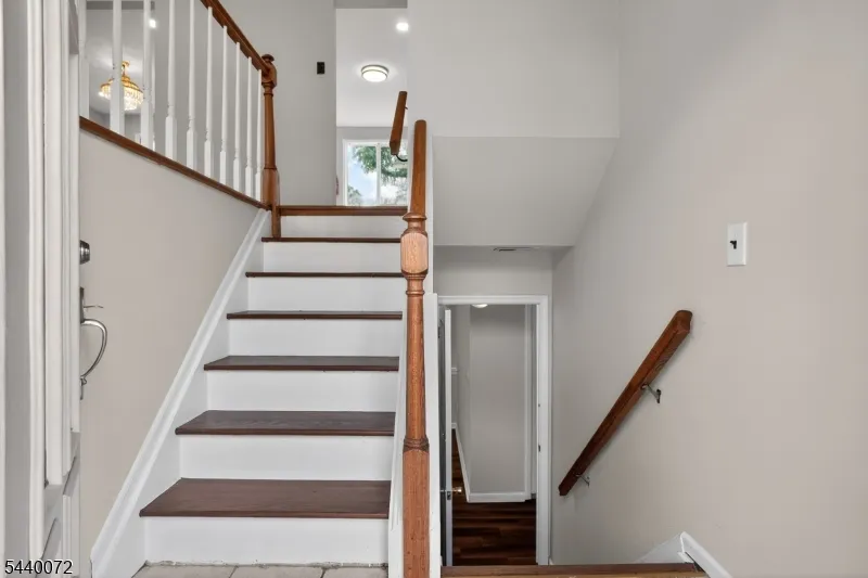 21 Ash Rd Edison, NJ 08817