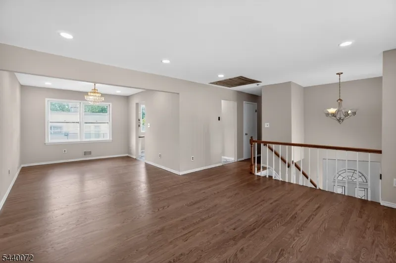 21 Ash Rd Edison, NJ 08817