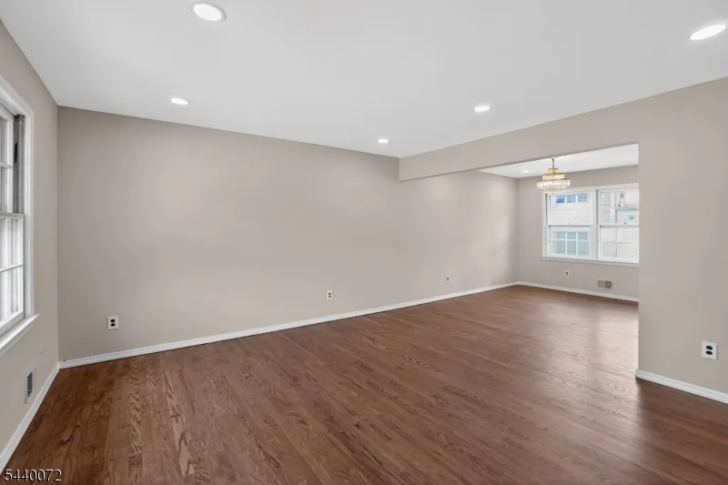 21 Ash Rd Edison, NJ 08817