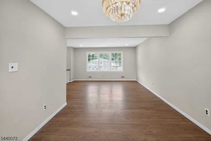 21 Ash Rd Edison, NJ 08817