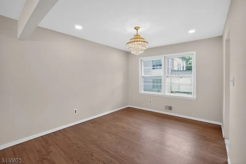 21 Ash Rd Edison, NJ 08817
