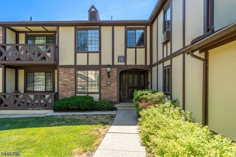 15 Kensington Rd #G Unit G Chatham, NJ 07928