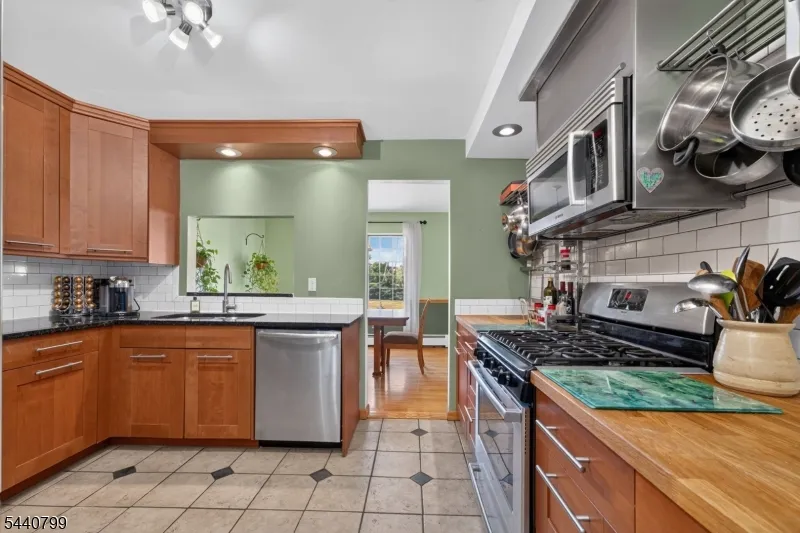 15 Kensington Rd #G Unit G Chatham, NJ 07928