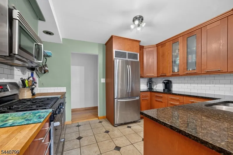 15 Kensington Rd #G Unit G Chatham, NJ 07928
