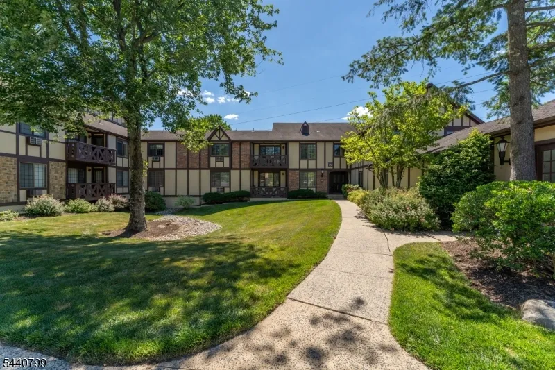 15 Kensington Rd #G Unit G Chatham, NJ 07928