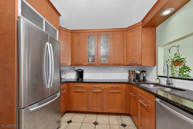 15 Kensington Rd #G Unit G Chatham, NJ 07928