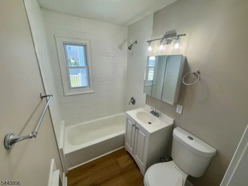 192 N 6Th St Saddle Brook, NJ 07663