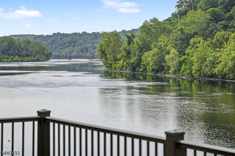 159 Byram Ln Kingwood, NJ 08559