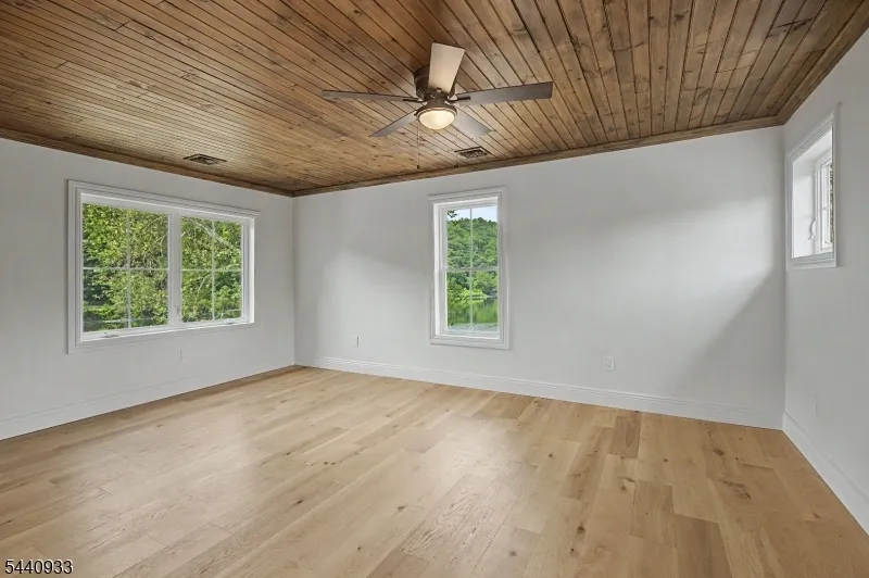 159 Byram Ln Kingwood, NJ 08559