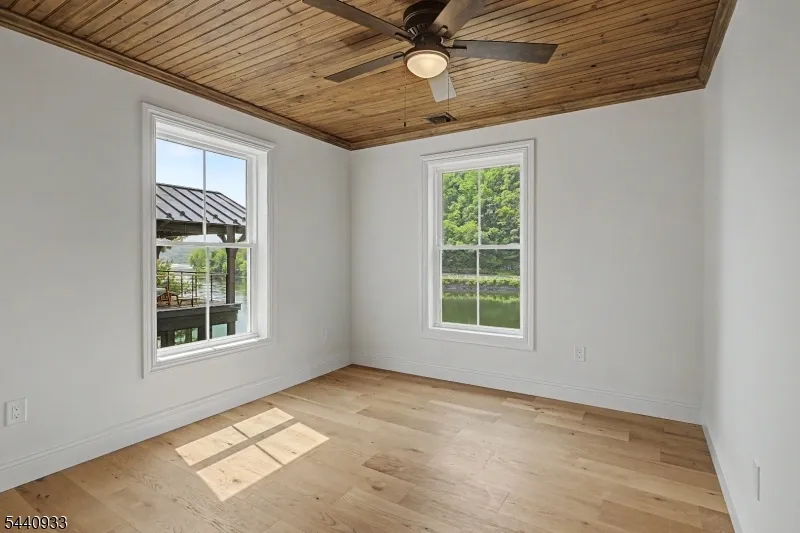 159 Byram Ln Kingwood, NJ 08559
