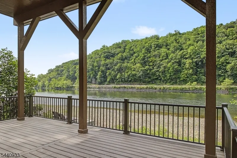 159 Byram Ln Kingwood, NJ 08559