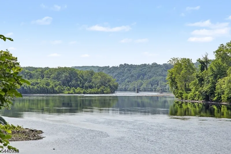 159 Byram Ln Kingwood, NJ 08559