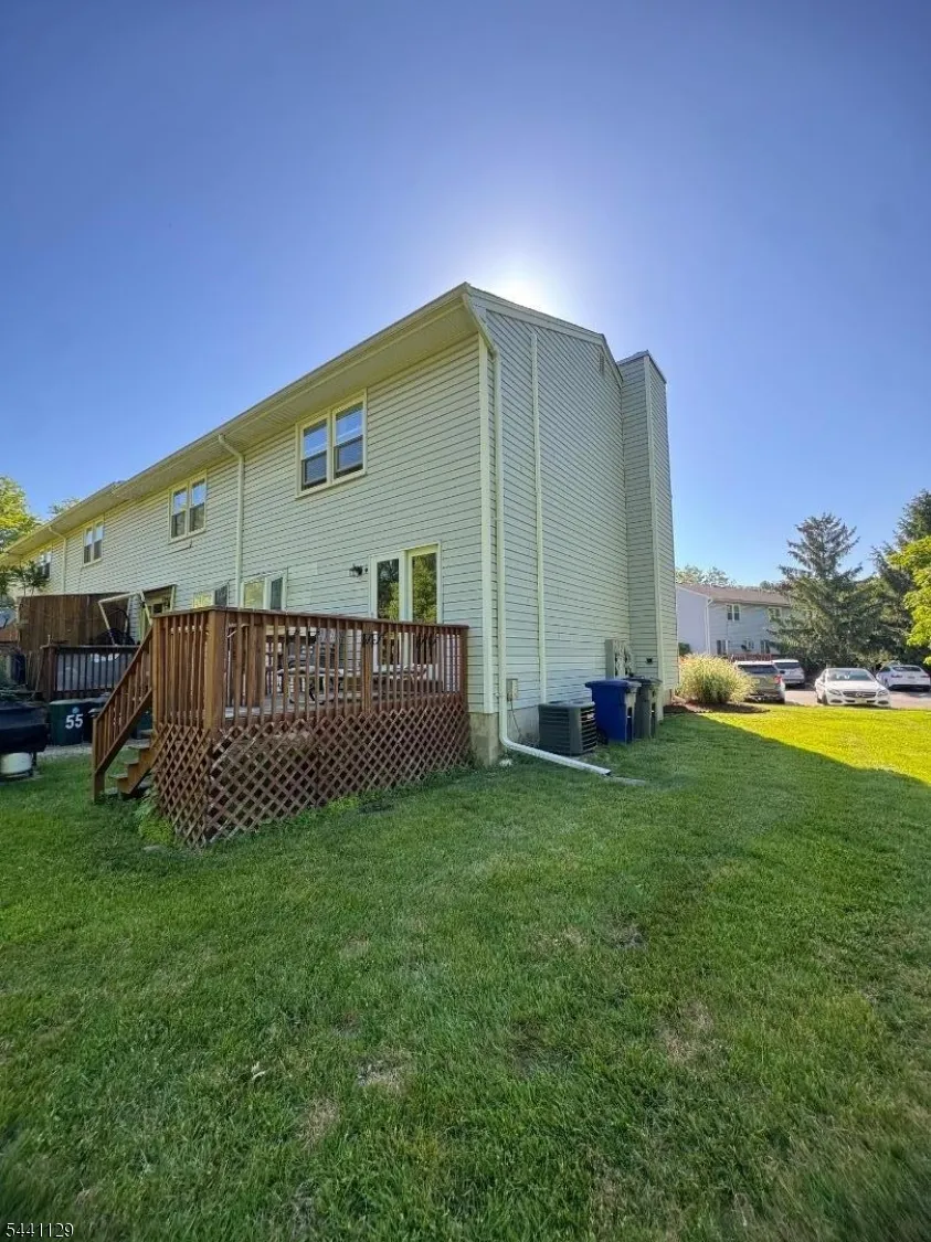 53 Village Dr Hamburg, NJ 07419