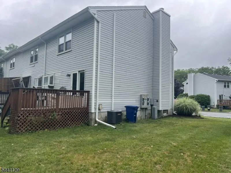 53 Village Dr Hamburg, NJ 07419