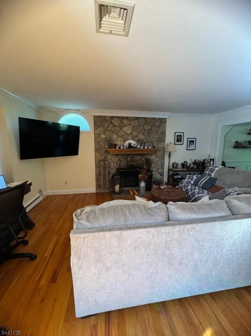 53 Village Dr Hamburg, NJ 07419