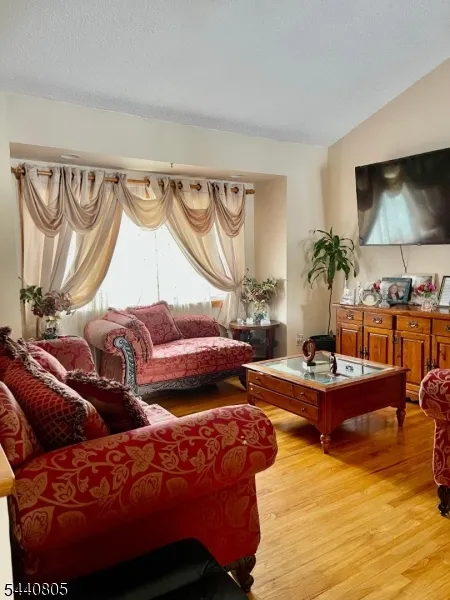 101 Lee Dr Middlesex, NJ 08846