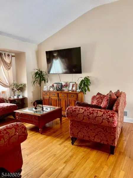 101 Lee Dr Middlesex, NJ 08846