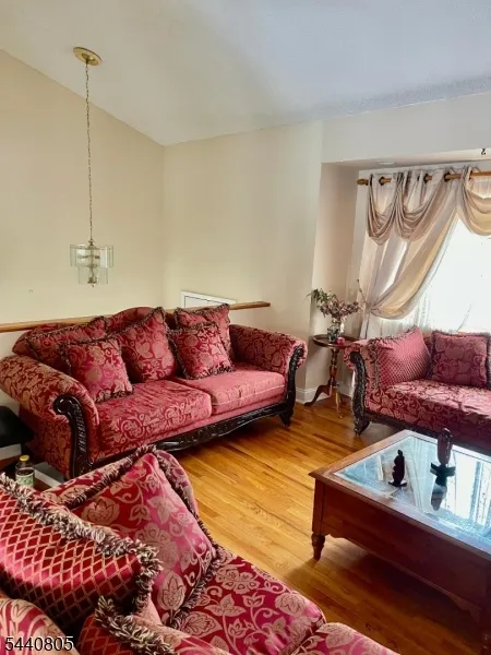 101 Lee Dr Middlesex, NJ 08846