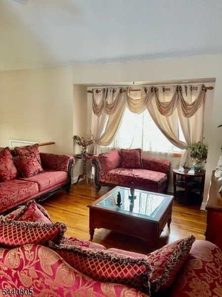 101 Lee Dr Middlesex, NJ 08846