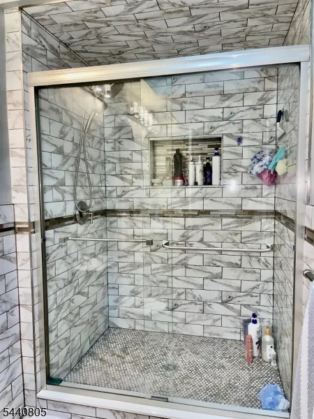 101 Lee Dr Middlesex, NJ 08846