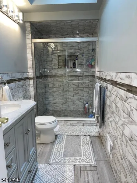 101 Lee Dr Middlesex, NJ 08846