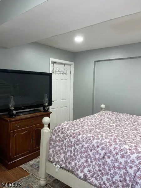 101 Lee Dr Middlesex, NJ 08846