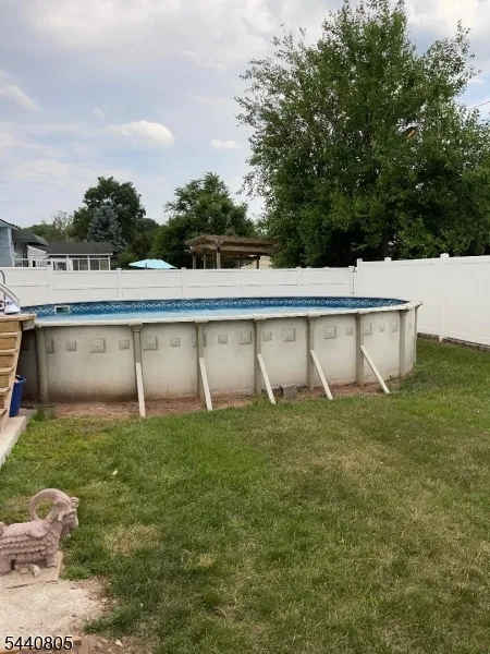 101 Lee Dr Middlesex, NJ 08846