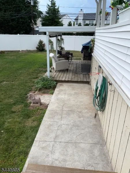 101 Lee Dr Middlesex, NJ 08846