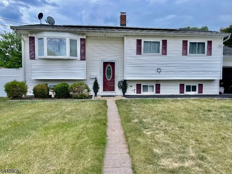 101 Lee Dr Middlesex, NJ 08846